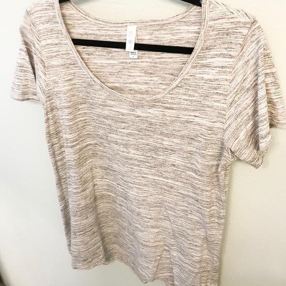 LuLaRoe Tops - LulaRoe Heathered Gray Classic Tee size L